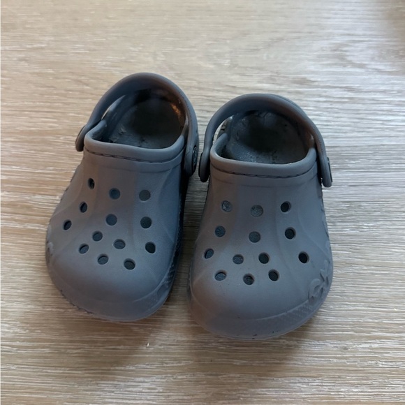 CROCS grey baby boys perforated rubber slip on shoes size 6 - Picture 6 of 6